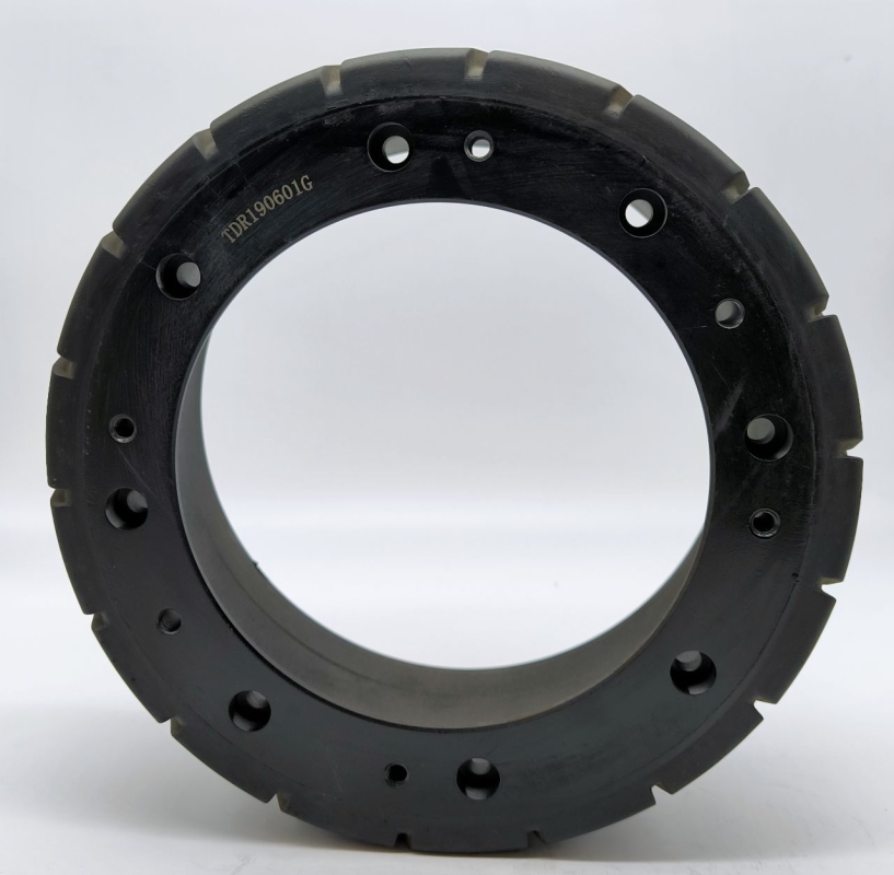 RUOTA TRAZIONE 210X75  8 FORI IN GOMMA